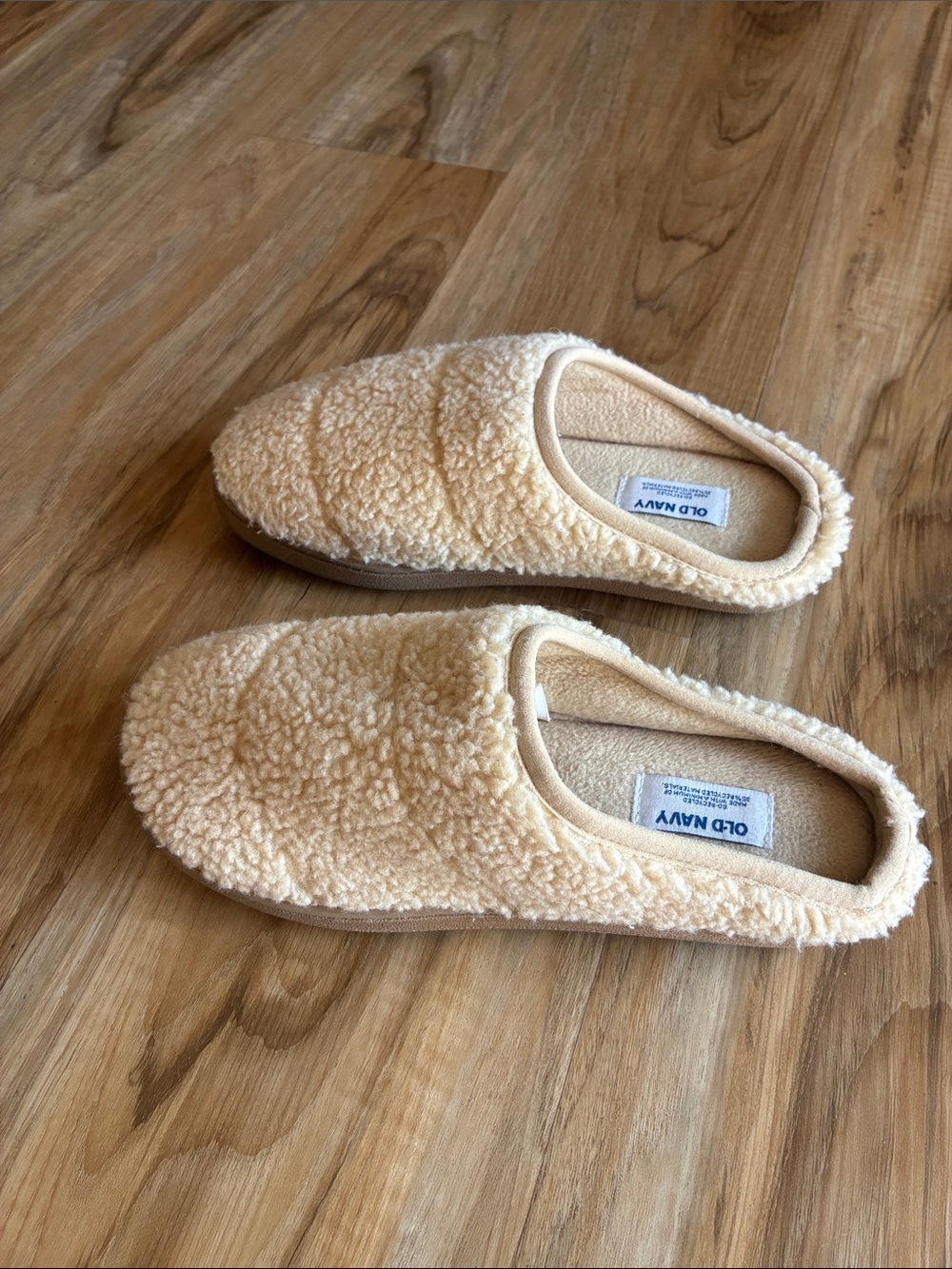 Old Navy Women's Cream Plush Sherpa Slide Slippers